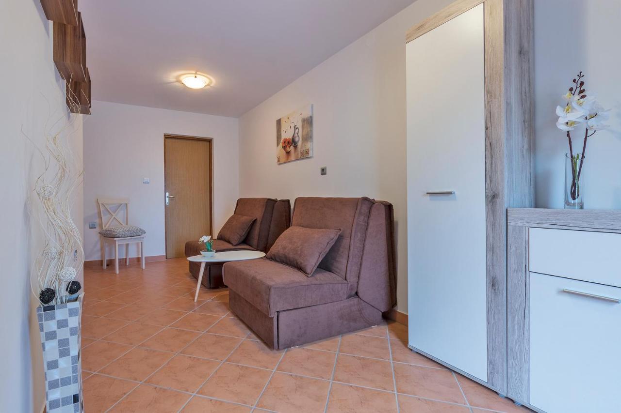 Apartments Tina & Denis Pula Exterior photo