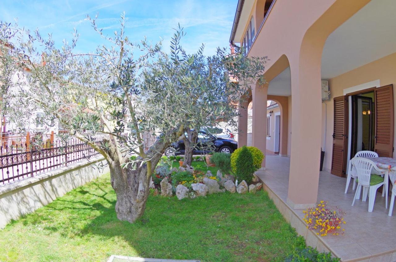 Apartments Tina & Denis Pula Exterior photo